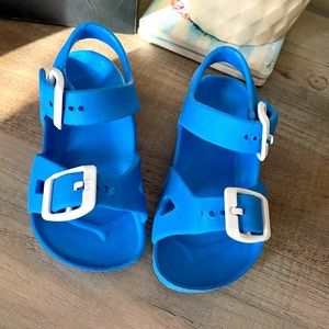 Toddler water shoes